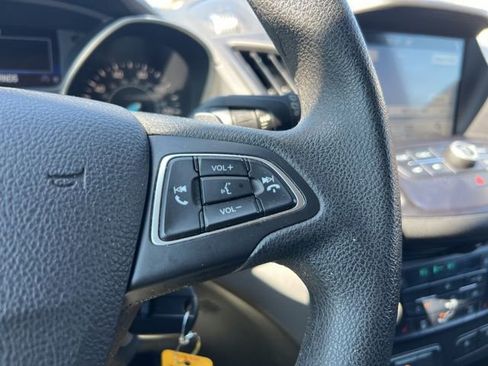 Certified 2017 Ford Escape SE w/ Equipment Group 201A image 9