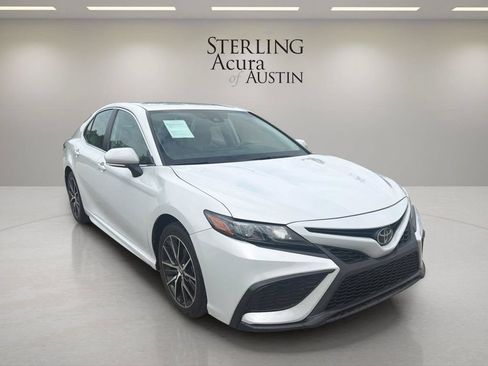 Used 2024 Toyota Camry SE FWD image 3