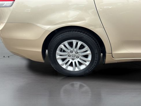 Used 2011 Toyota Sienna XLE w/ Premium Pkg FWD image 35