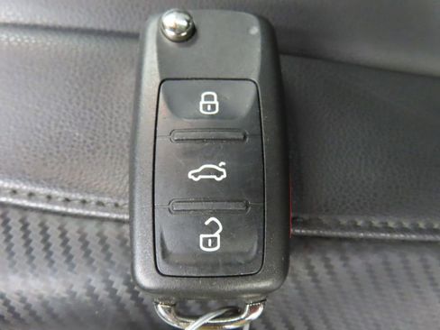Used 2013 Volkswagen Beetle 2.5 Fender FWD image 49