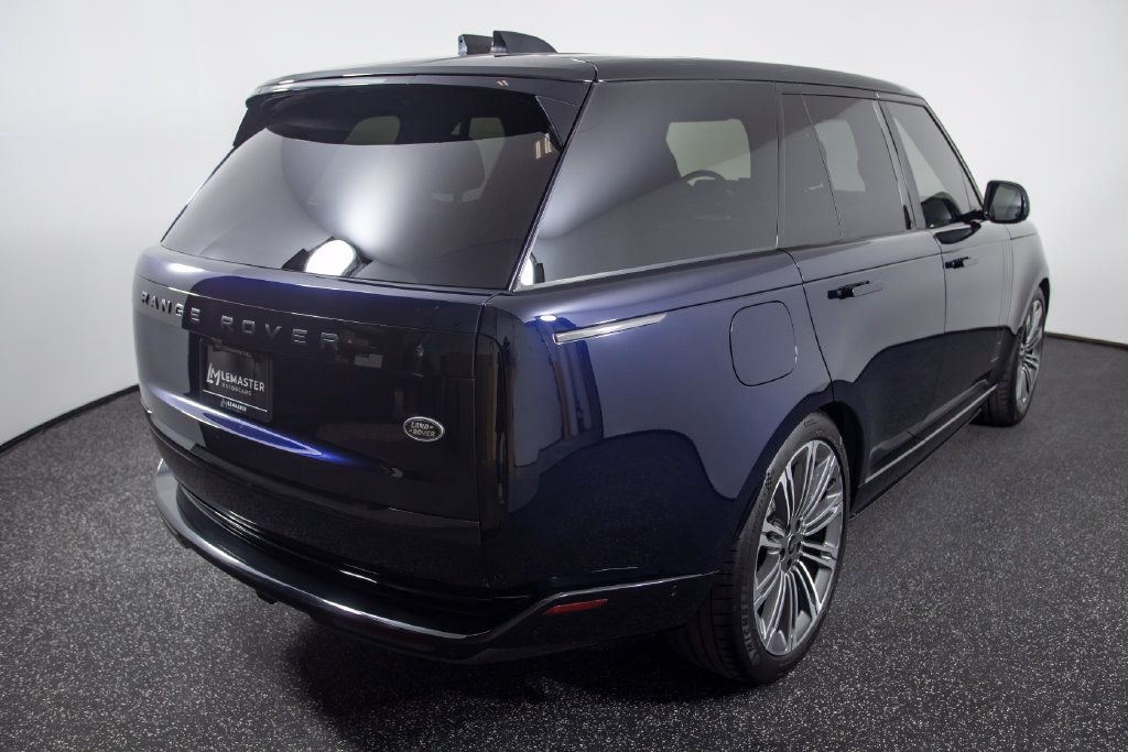 Used 2023 Land Rover Range Rover SE AWD/4WD image 12