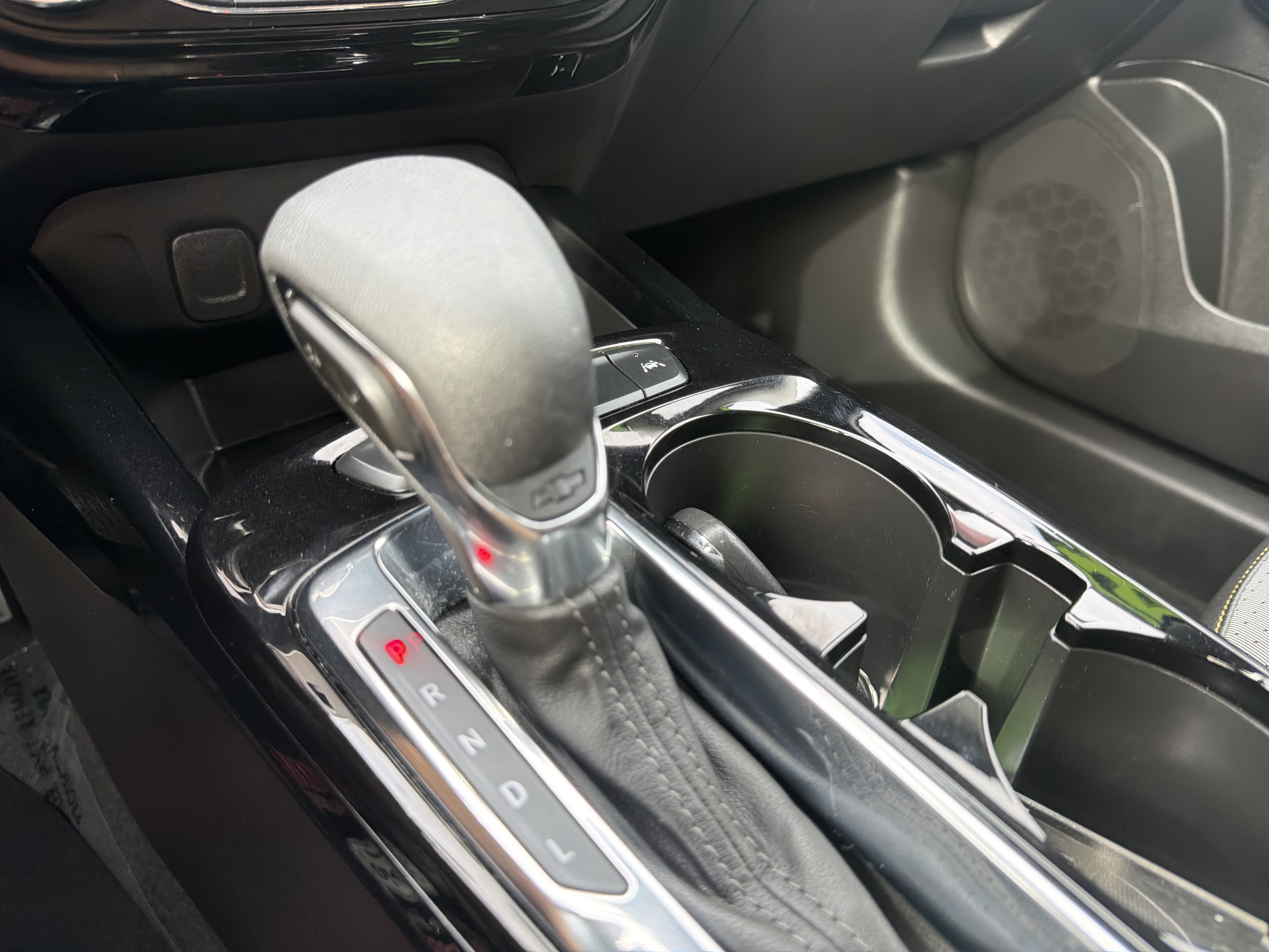 Used 2025 Chevrolet Trax LT FWD image 23