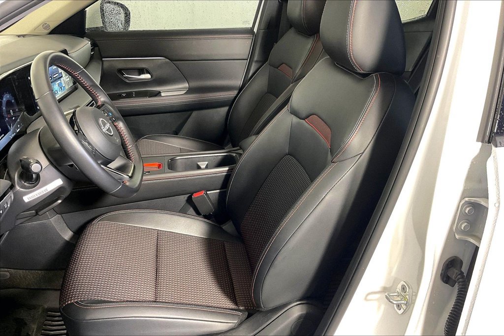 Used 2025 Nissan Kicks SR FWD image 31