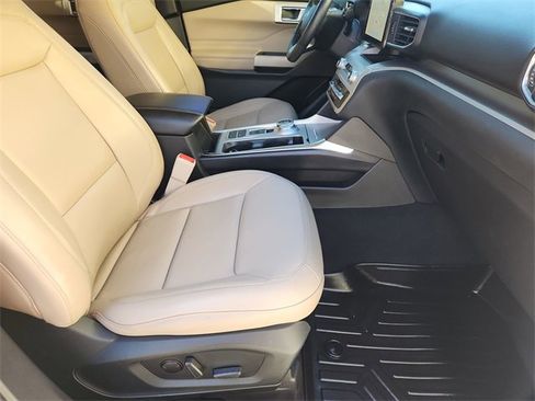 Used 2021 Ford Explorer XLT w/ Equipment Group 202A image 28