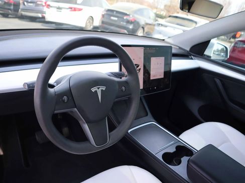 Used 2024 Tesla Model Y Long Range image 18