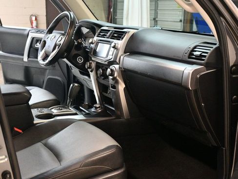 Used 2016 Toyota 4Runner SR5 Premium image 27