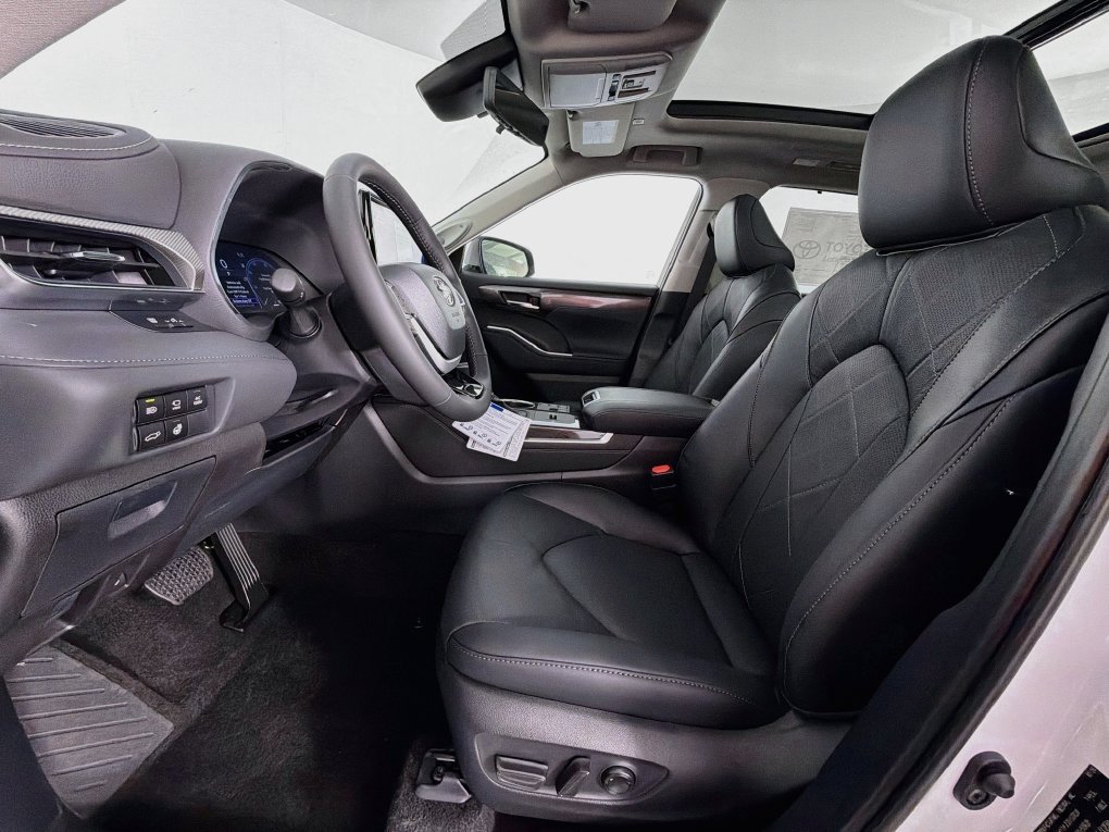 New 2026 Toyota Highlander Platinum AWD/4WD image 11
