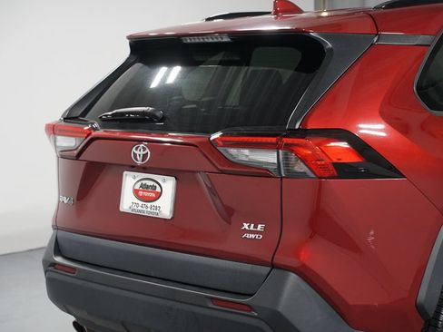 Certified 2022 Toyota RAV4 XLE Premium AWD/4WD image 9