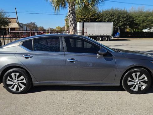 Used 2020 Nissan Altima 2.5 S image 2