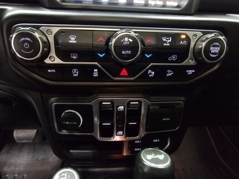 Used 2020 Jeep Wrangler Unlimited Sahara AWD/4WD image 35