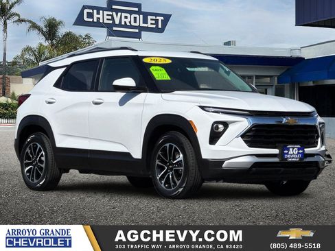 Used 2025 Chevrolet TrailBlazer LT FWD image 1
