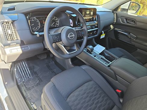New 2025 Nissan Pathfinder SV image 17