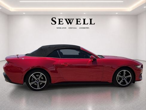 Used 2024 Ford Mustang Convertible RWD image 5