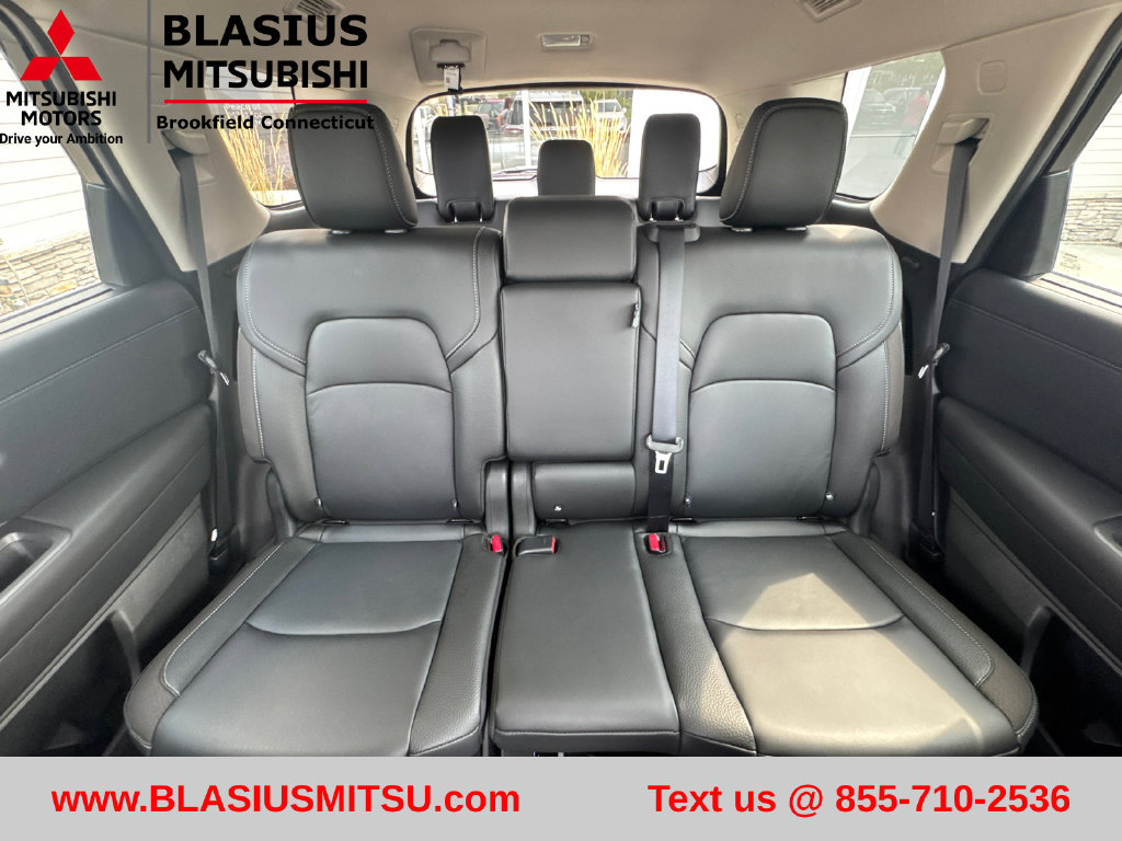 Used 2025 Nissan Pathfinder SL AWD/4WD image 35