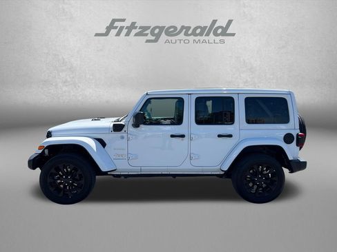 Used 2023 Jeep Wrangler Unlimited Sahara w/ Cold Weather Group AWD/4WD image 3