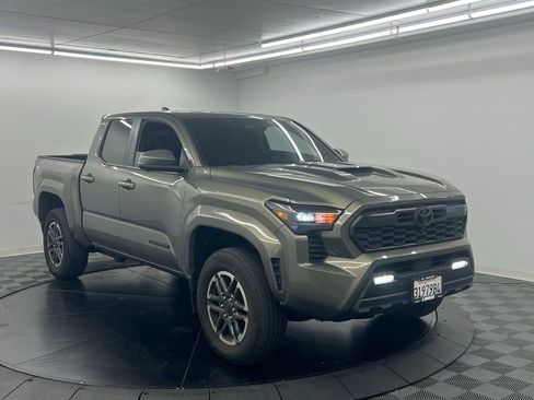 Used 2024 Toyota Tacoma TRD Sport w/ TRD Sport Premium Package image 2
