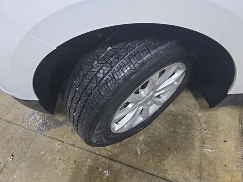 Used 2018 Chevrolet Equinox LS image 29