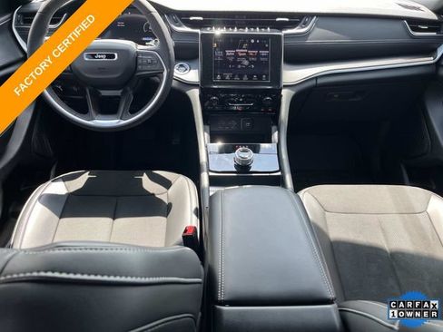 Certified 2025 Jeep Grand Cherokee Altitude w/ MOPAR Finishing Package AWD/4WD image 17