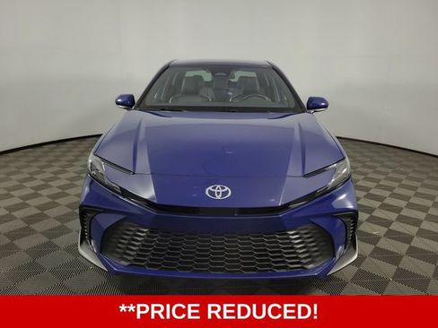 Used 2025 Toyota Camry SE FWD image 2