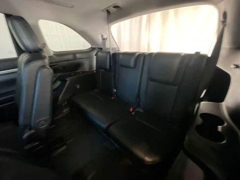 Used 2018 Toyota Highlander SE image 24