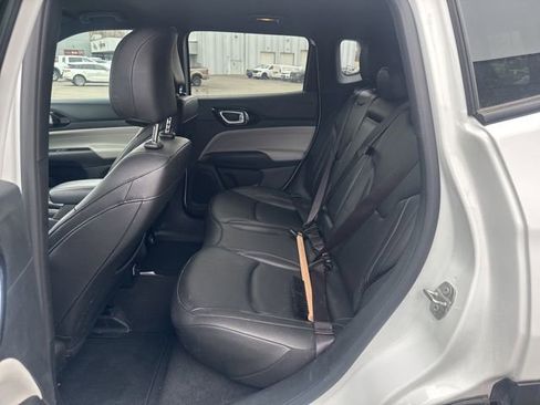 Used 2025 Jeep Compass Limited image 13