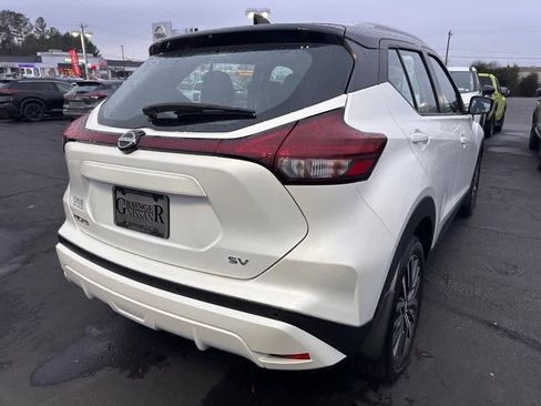 Used 2023 Nissan Kicks SV image 3