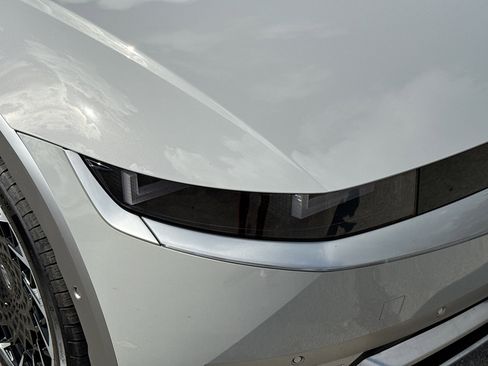 Used 2024 Hyundai Ioniq 5 Limited image 35