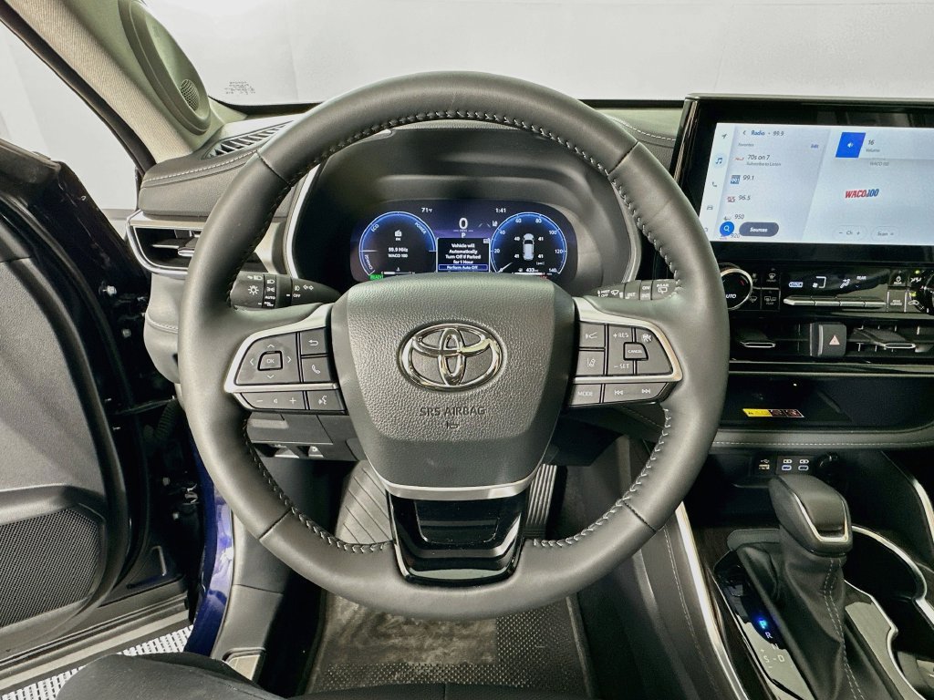 Certified 2026 Toyota Highlander Limited AWD/4WD image 11