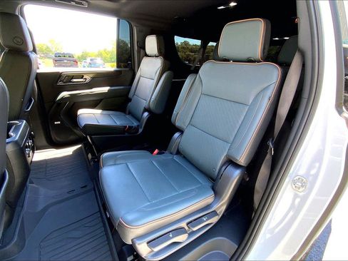 Used 2025 GMC Yukon XL AT4 w/ AT4 Premium Package AWD/4WD image 25