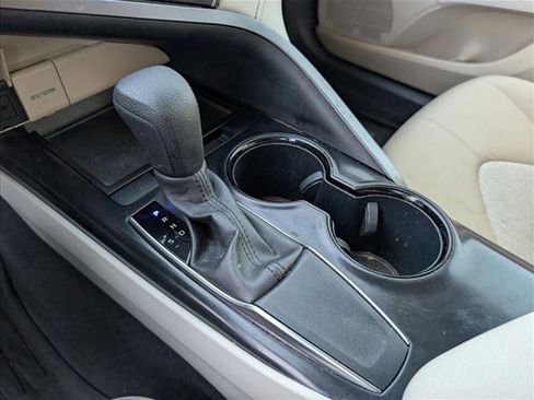 Used 2019 Toyota Camry LE image 12