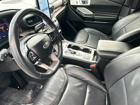 Certified 2022 Ford Explorer Platinum w/ Equipment Group 601A image 11