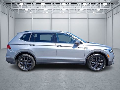 Certified 2023 Volkswagen Tiguan SE w/ Panoramic Sunroof Package AWD/4WD image 7