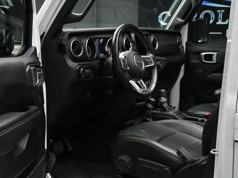 Used 2018 Jeep Wrangler Unlimited Sahara image 17