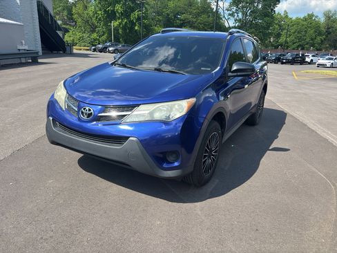 Used 2015 Toyota RAV4 LE AWD/4WD image 2