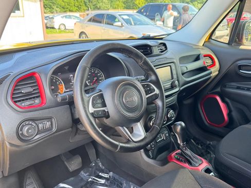 Used 2016 Jeep Renegade Trailhawk AWD/4WD image 16