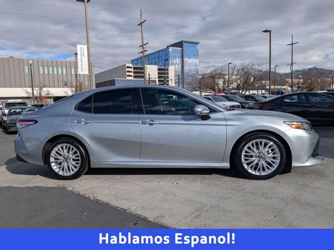 Used 2018 Toyota Camry XSE image 2