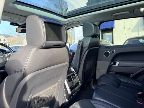 Used 2015 Land Rover Range Rover Sport SE image 13