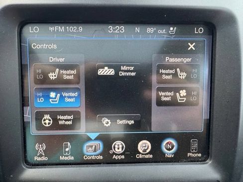 Used 2017 Jeep Cherokee Overland w/ Technology Group FWD image 23