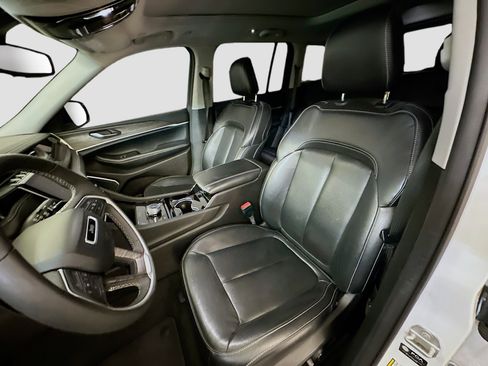 Used 2022 Jeep Grand Cherokee Limited 4xe image 13