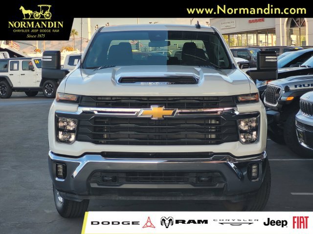 Used 2025 Chevrolet Silverado 2500 LT w/ Convenience Package AWD/4WD image 2