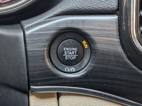 Used 2021 Jeep Grand Cherokee Limited image 34