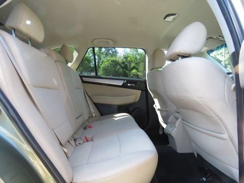 Used 2019 Subaru Outback 2.5i Premium AWD/4WD image 16