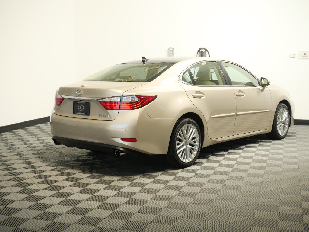 Used 2015 Lexus ES 350 w/ Ultra Luxury Package FWD image 8