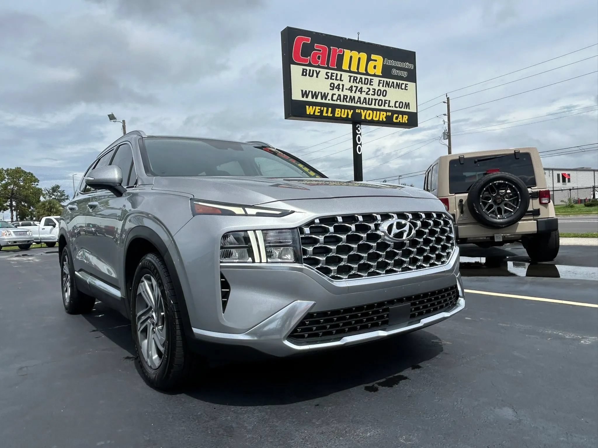 Used 2021 Hyundai Santa Fe SEL w/ Convenience + Premium Package FWD image 3