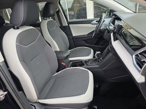 Used 2025 Volkswagen Taos SE AWD/4WD image 19