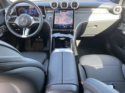 Used 2025 Mercedes-Benz GLC 300 image 13