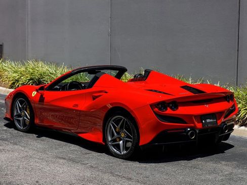 Used 2021 Ferrari F8 Spider RWD image 3