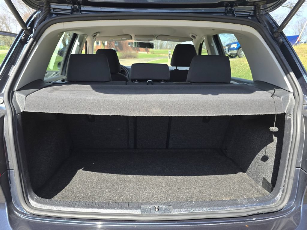 Used 2013 Volkswagen Golf 4-Door FWD image 17