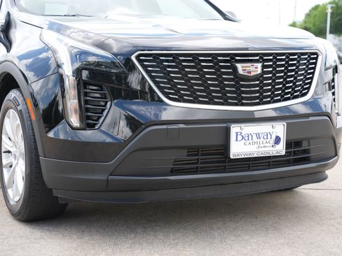 Certified 2023 Cadillac XT4 Luxury w/ Cold Weather Package image 28