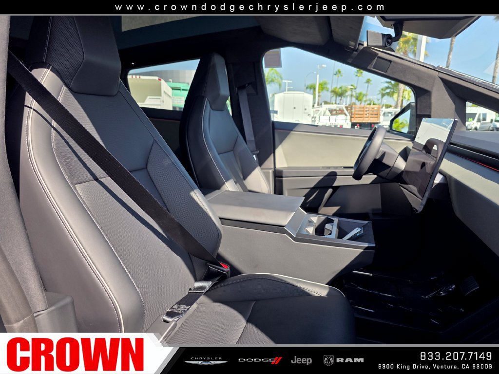 Used 2024 Tesla Cybertruck AWD Crew Cab image 23